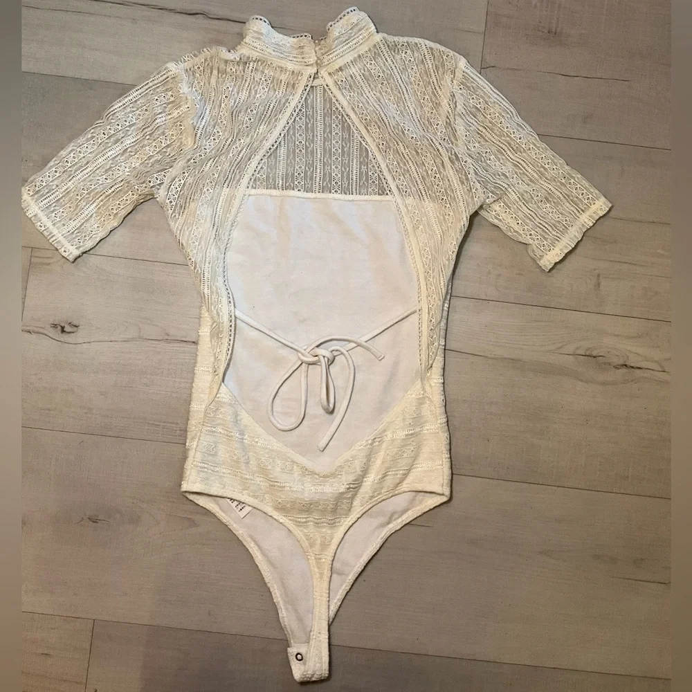 Abercrombie & Fitch Cream/Ivory Lace Bodysuit -‎ XS